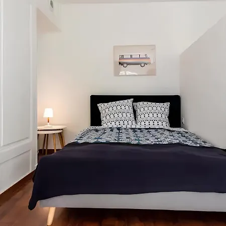 Plein Centre, Parking Privé Et Securisé Hors Suv , 1 Lit Et 1 Couchage D'appoint Pour Enfant *