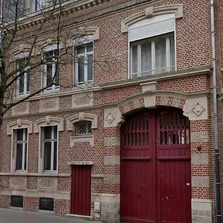 Plein Centre, Parking Privé Et Securisé Hors Suv , 1 Lit Et 1 Couchage D'appoint Pour Enfant