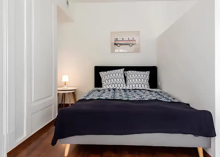 Plein Centre, Parking Prive Et Securise Hors Suv , 1 Lit Et 1 Couchage D'appoint Pour Enfant *